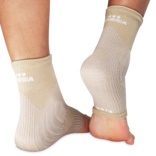 Kinesia socks with ankle protection